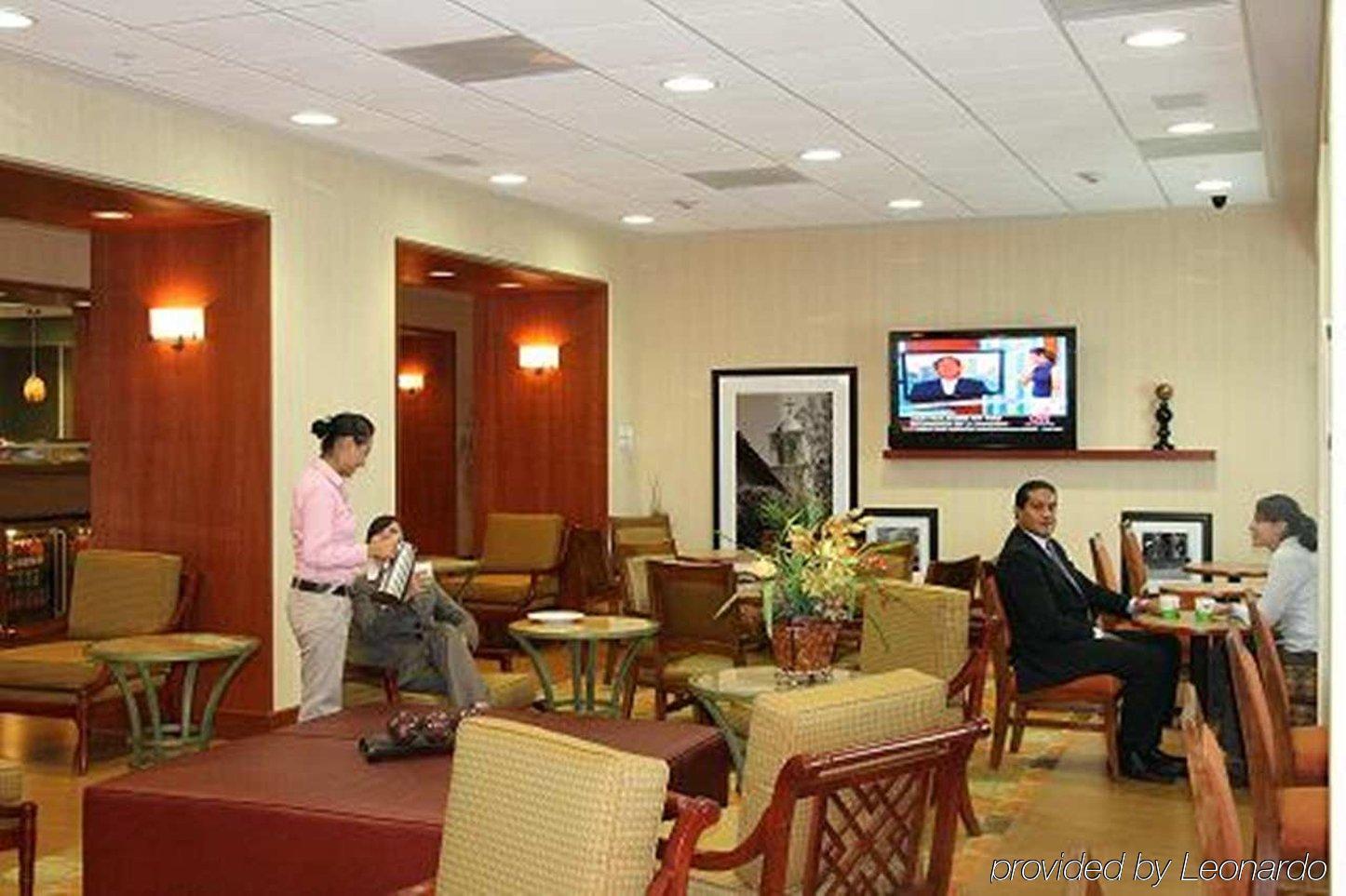 Hampton By Hilton Queretaro Tecnologico Hotel Restaurant photo